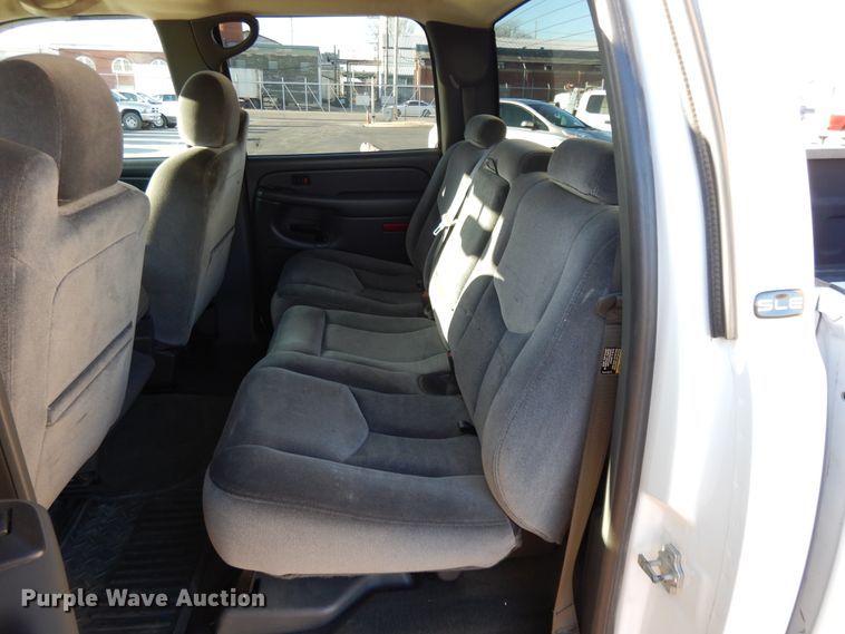 image for item DF5897 2006 GMC Sierra 1500 Crew Cab pickup truck