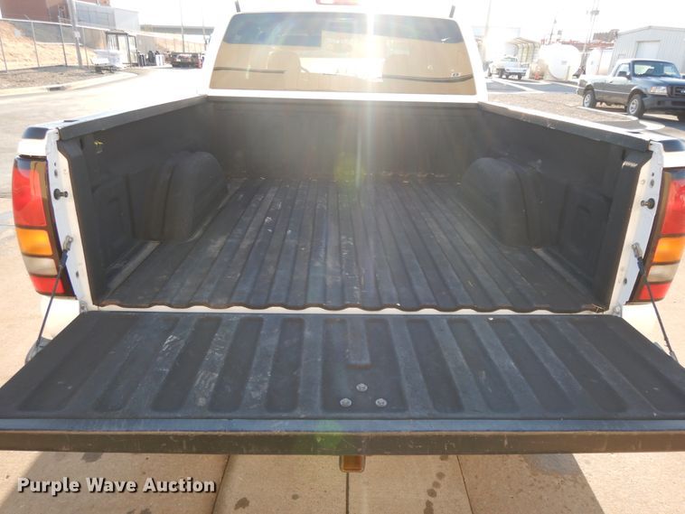 image for item DF5897 2006 GMC Sierra 1500 Crew Cab pickup truck