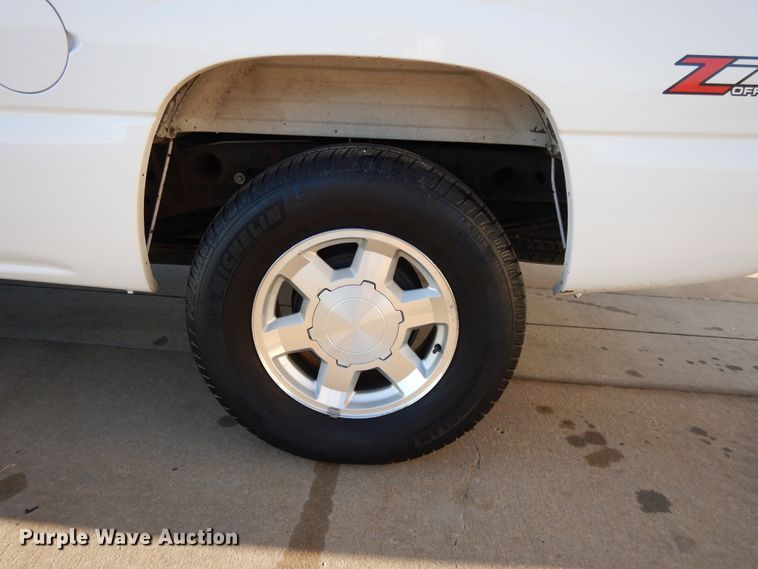 image for item DF5897 2006 GMC Sierra 1500 Crew Cab pickup truck