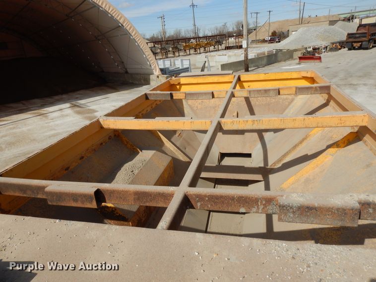 image for item DF5907 1998 Volvo WG64 Akzo Nobel slurry truck