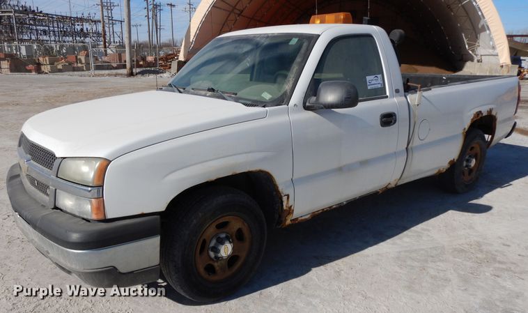 image for item DF5911 2004 Chevrolet Silverado 1500 pickup truck