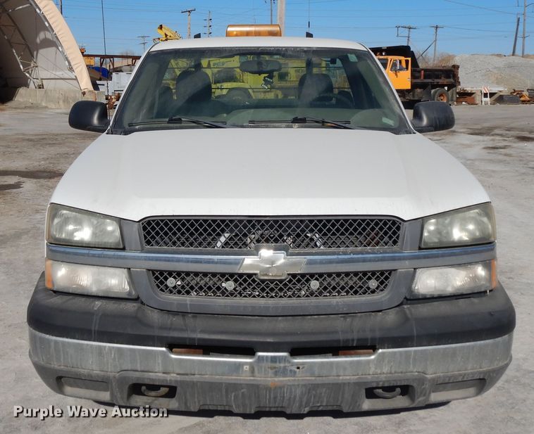 image for item DF5911 2004 Chevrolet Silverado 1500 pickup truck