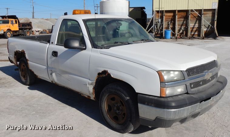 image for item DF5911 2004 Chevrolet Silverado 1500 pickup truck