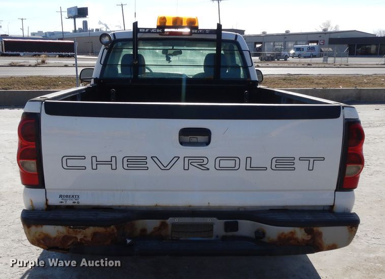 image for item DF5911 2004 Chevrolet Silverado 1500 pickup truck
