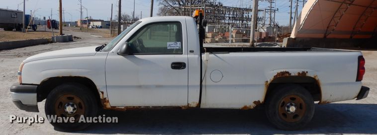 image for item DF5911 2004 Chevrolet Silverado 1500 pickup truck