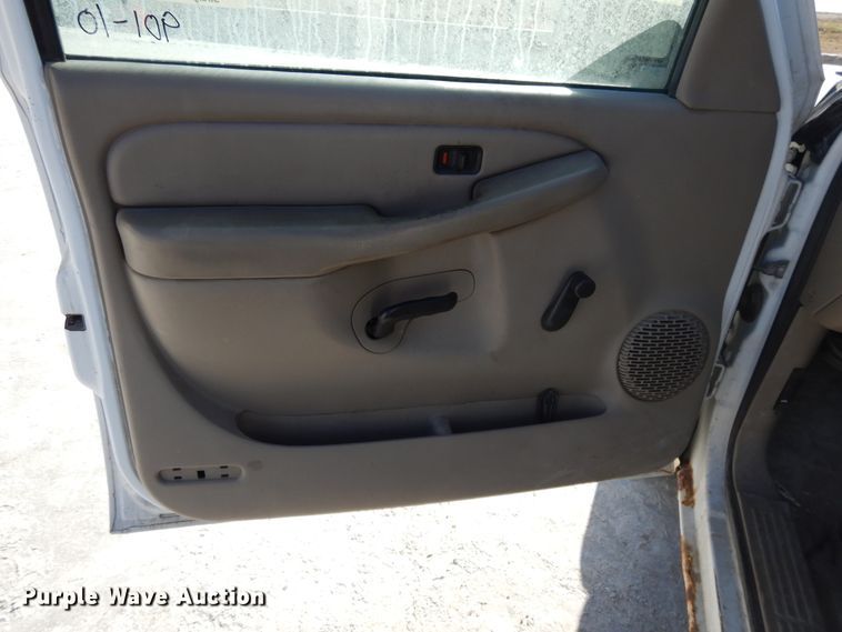 image for item DF5911 2004 Chevrolet Silverado 1500 pickup truck