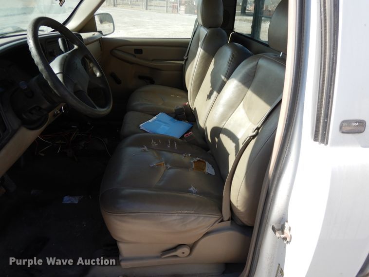 image for item DF5911 2004 Chevrolet Silverado 1500 pickup truck