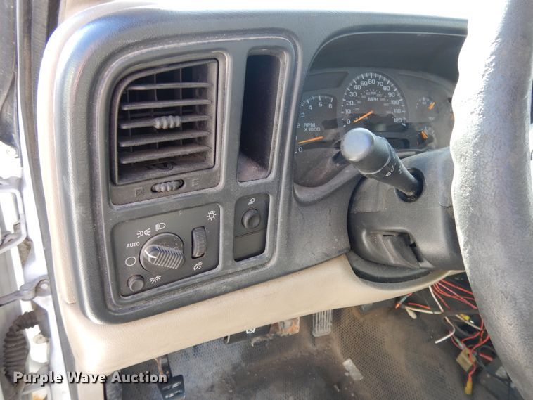 image for item DF5911 2004 Chevrolet Silverado 1500 pickup truck