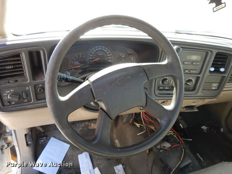 image for item DF5911 2004 Chevrolet Silverado 1500 pickup truck