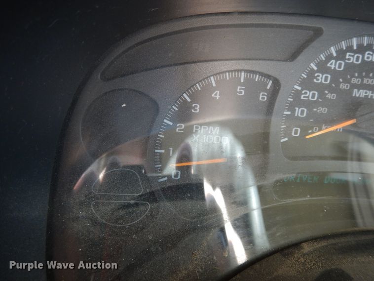 image for item DF5911 2004 Chevrolet Silverado 1500 pickup truck