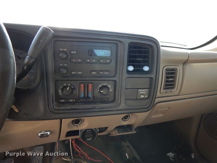 image for item DF5911 2004 Chevrolet Silverado 1500 pickup truck