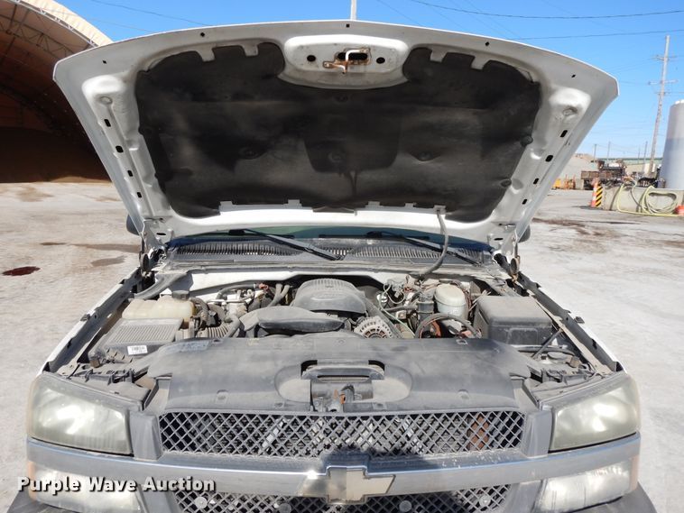 image for item DF5911 2004 Chevrolet Silverado 1500 pickup truck