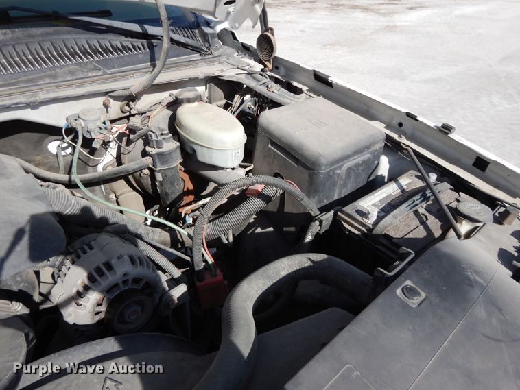 image for item DF5911 2004 Chevrolet Silverado 1500 pickup truck