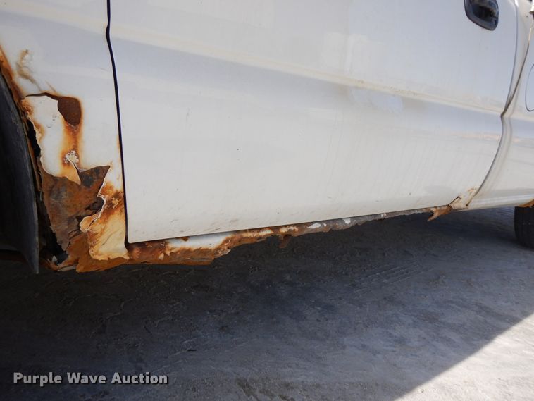 image for item DF5911 2004 Chevrolet Silverado 1500 pickup truck