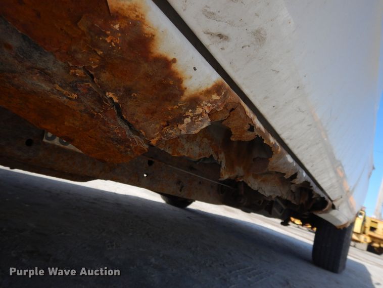 image for item DF5911 2004 Chevrolet Silverado 1500 pickup truck