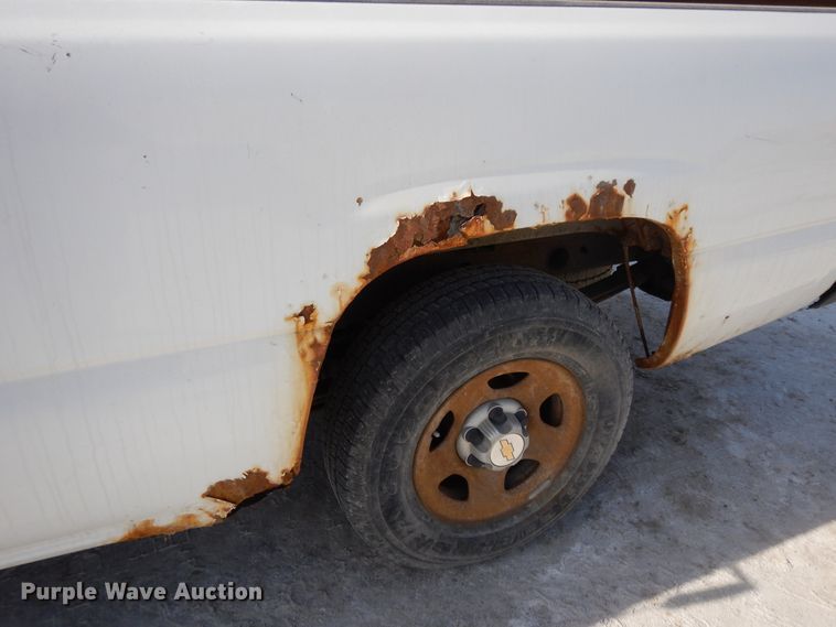 image for item DF5911 2004 Chevrolet Silverado 1500 pickup truck