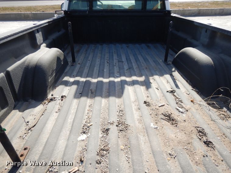 image for item DF5911 2004 Chevrolet Silverado 1500 pickup truck