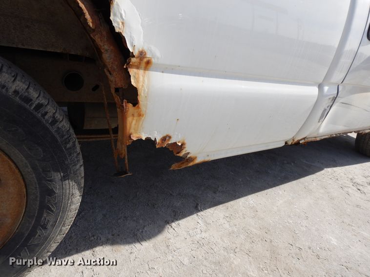 image for item DF5911 2004 Chevrolet Silverado 1500 pickup truck