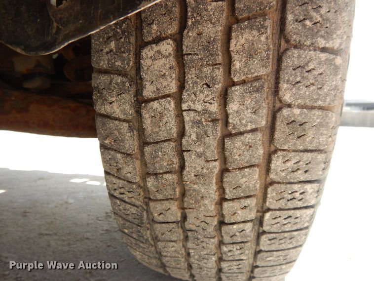 image for item DF5911 2004 Chevrolet Silverado 1500 pickup truck