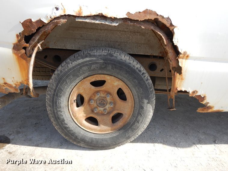 image for item DF5911 2004 Chevrolet Silverado 1500 pickup truck