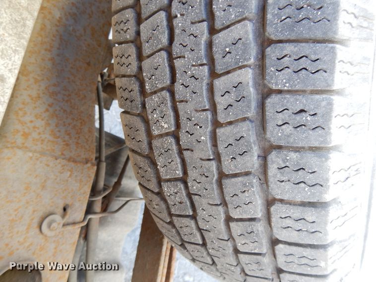 image for item DF5911 2004 Chevrolet Silverado 1500 pickup truck