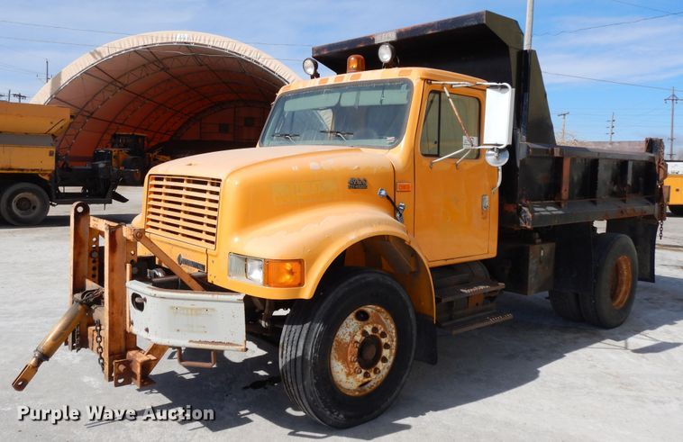 image for item DF5913 1997 International 4900 dump truck