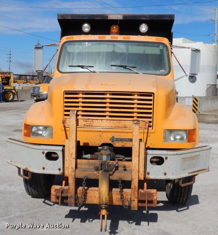 image for item DF5913 1997 International 4900 dump truck