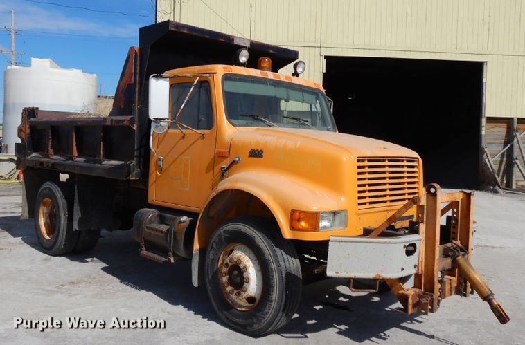 image for item DF5913 1997 International 4900 dump truck
