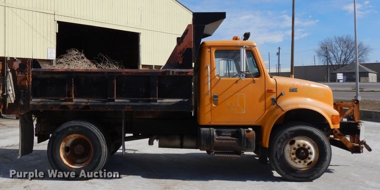 image for item DF5913 1997 International 4900 dump truck
