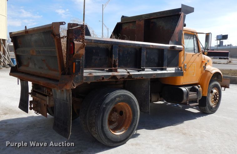 image for item DF5913 1997 International 4900 dump truck