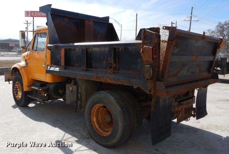 image for item DF5913 1997 International 4900 dump truck