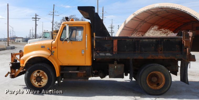 image for item DF5913 1997 International 4900 dump truck