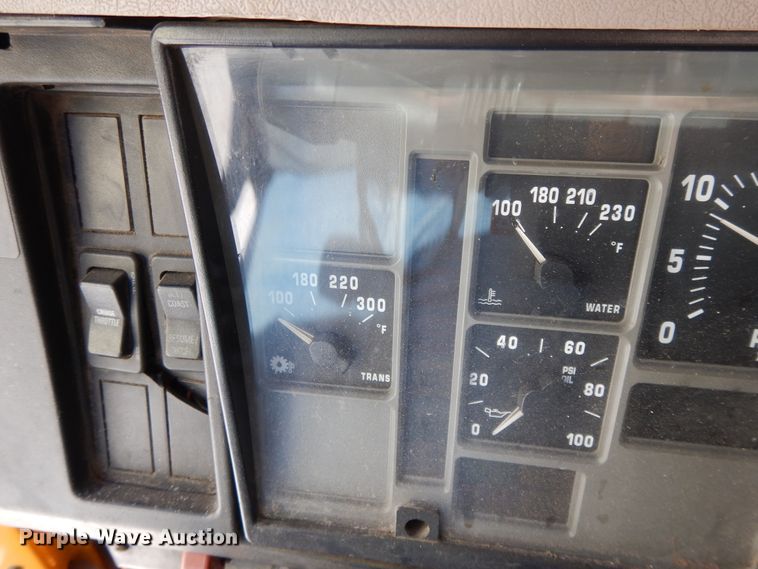 image for item DF5913 1997 International 4900 dump truck