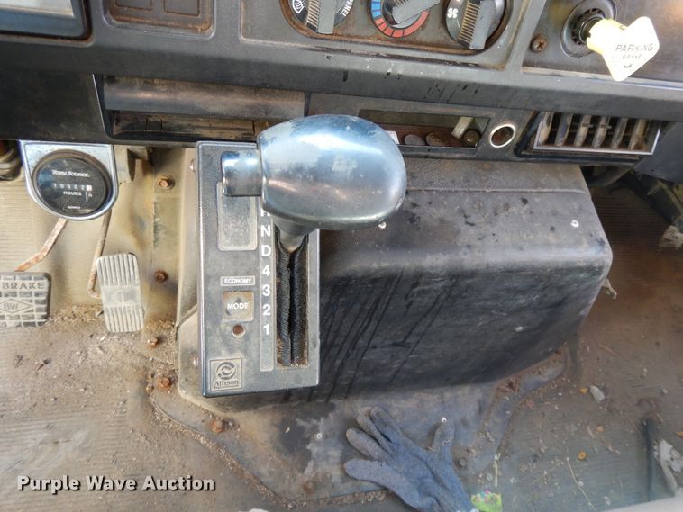 image for item DF5913 1997 International 4900 dump truck