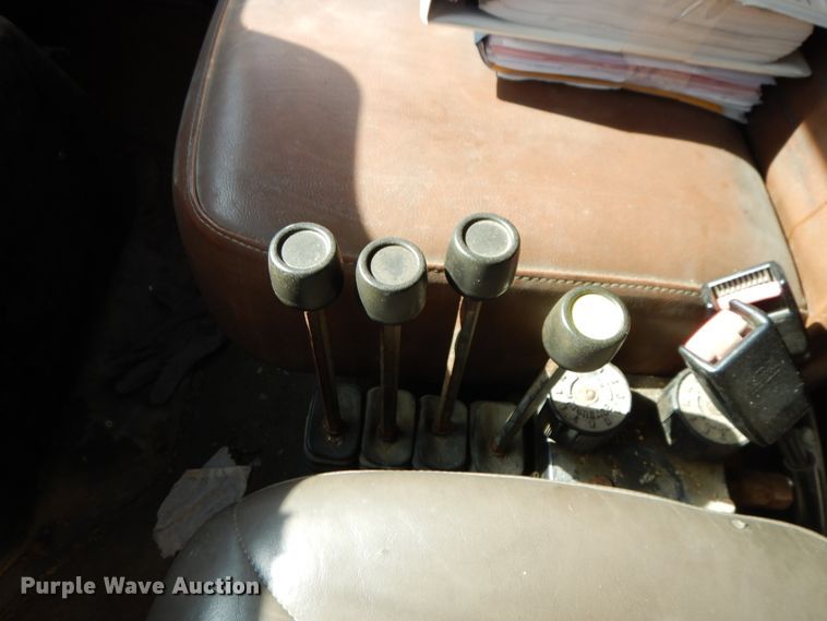 image for item DF5913 1997 International 4900 dump truck