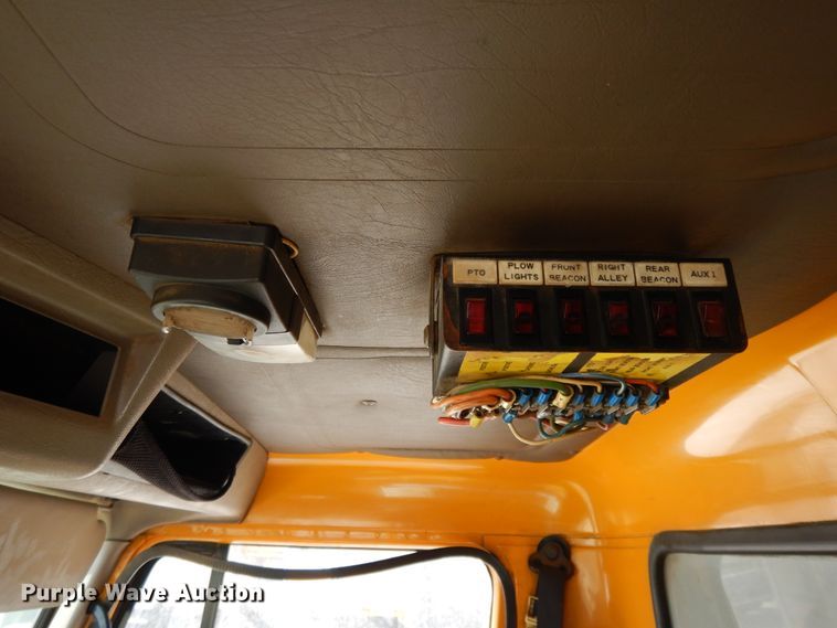 image for item DF5913 1997 International 4900 dump truck