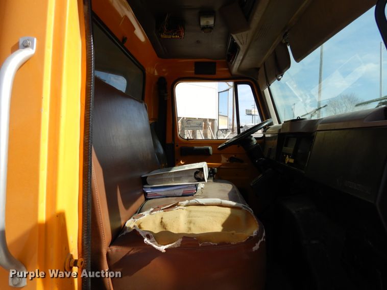 image for item DF5913 1997 International 4900 dump truck