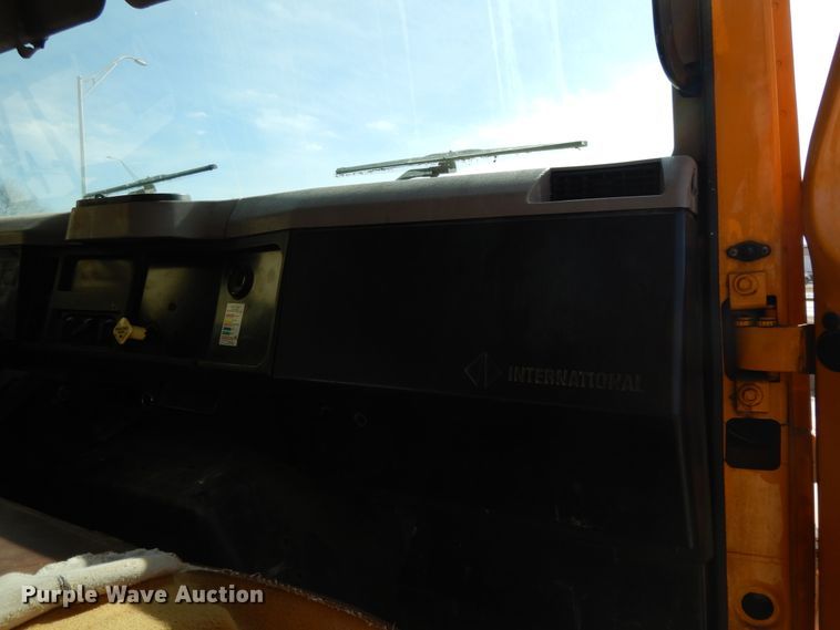 image for item DF5913 1997 International 4900 dump truck