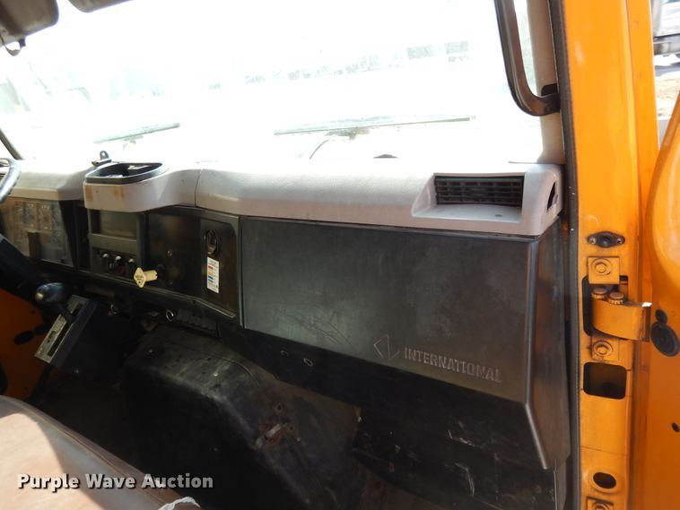 image for item DF5913 1997 International 4900 dump truck