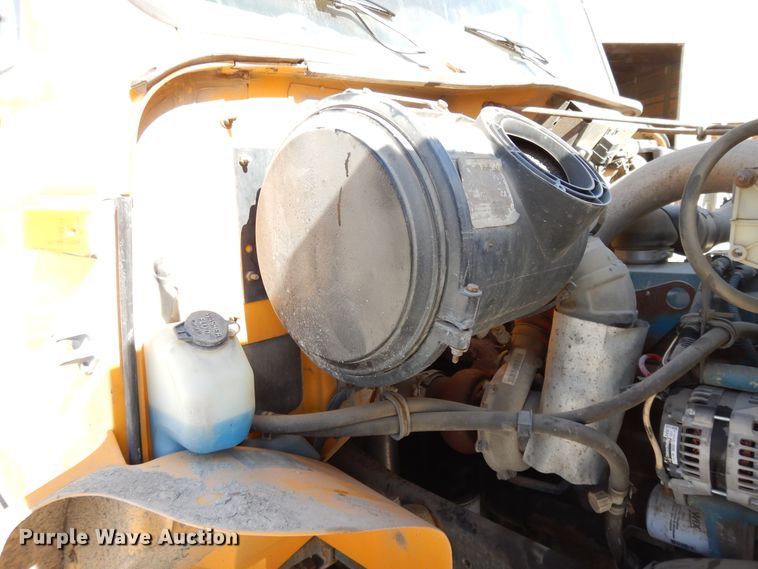 image for item DF5913 1997 International 4900 dump truck