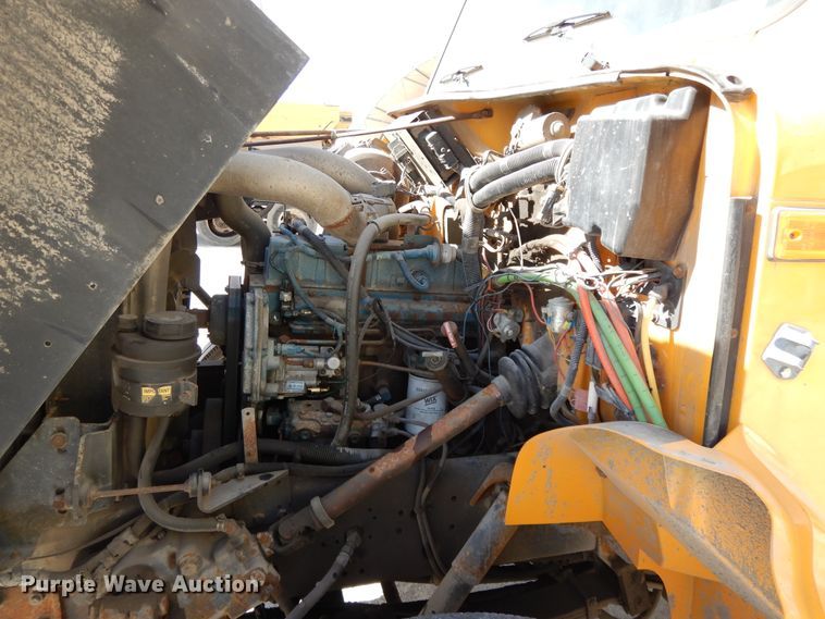 image for item DF5913 1997 International 4900 dump truck