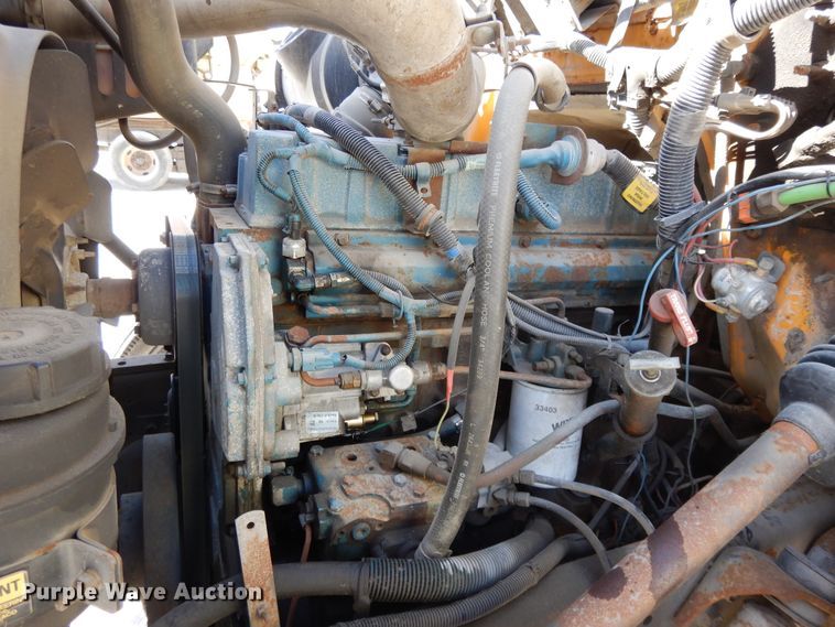 image for item DF5913 1997 International 4900 dump truck