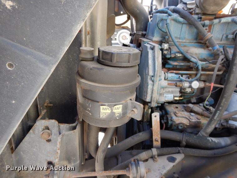 image for item DF5913 1997 International 4900 dump truck