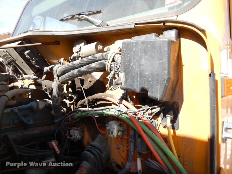 image for item DF5913 1997 International 4900 dump truck