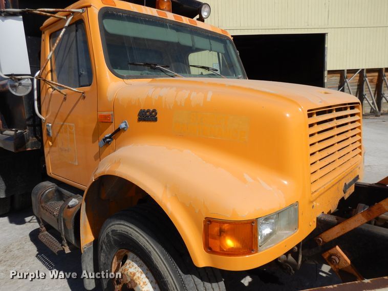 image for item DF5913 1997 International 4900 dump truck