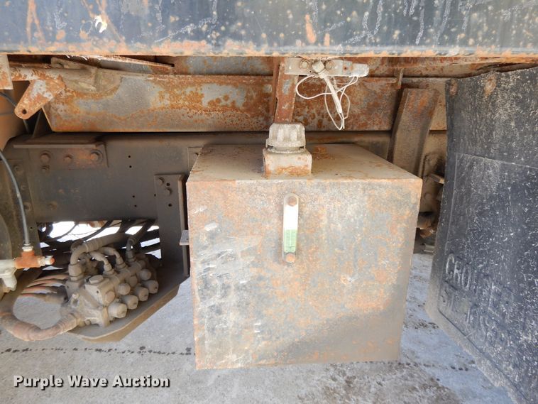 image for item DF5913 1997 International 4900 dump truck