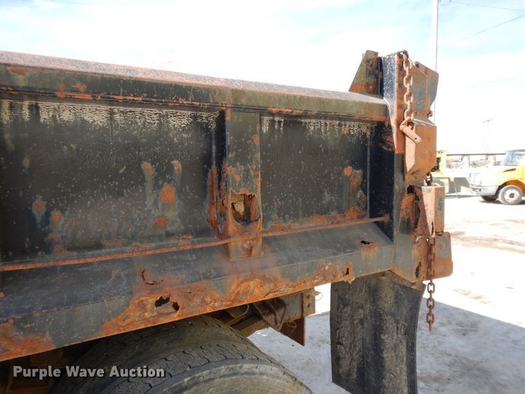 image for item DF5913 1997 International 4900 dump truck