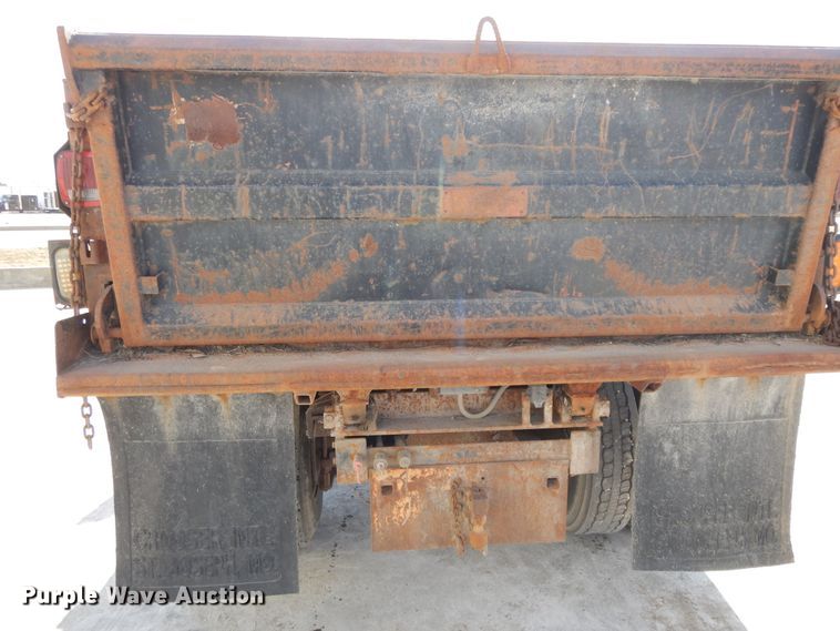 image for item DF5913 1997 International 4900 dump truck