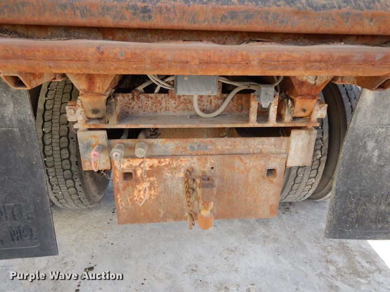 image for item DF5913 1997 International 4900 dump truck