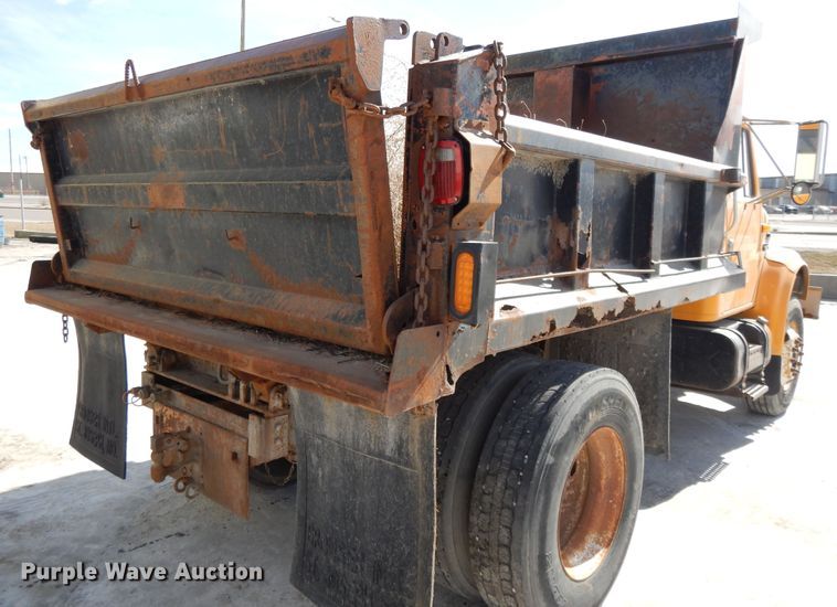 image for item DF5913 1997 International 4900 dump truck